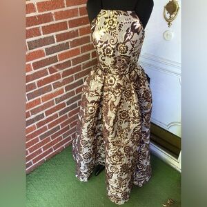 Betsy & Adam formal gown Size 4 🆕